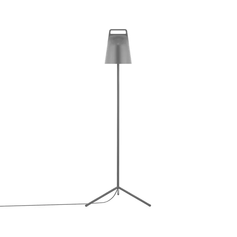 Kampanj Stage golvlampa från Normann Copenhagen