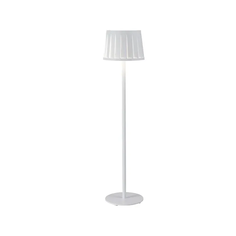 AVS golvlampa från Bsweden Nedsatt pris