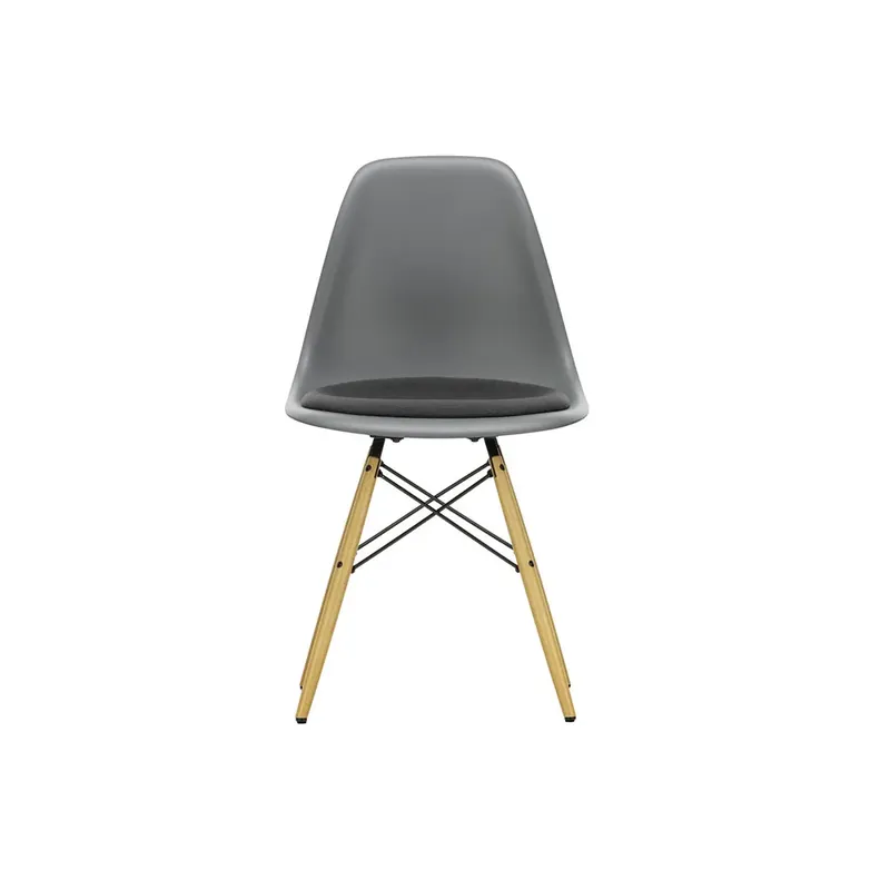 Eames plastic side chair DSW lönn klädd sits från Vitra Fynd