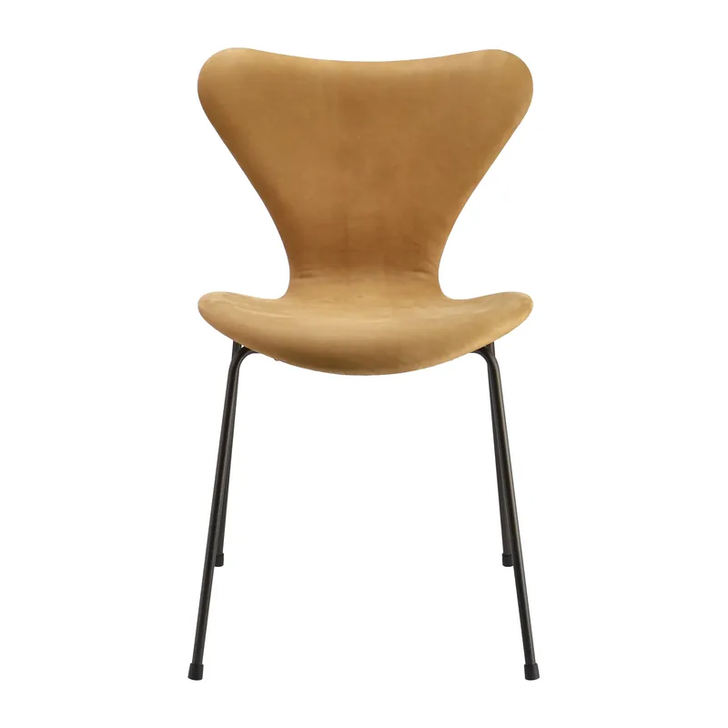 Erbjudande Sjuan 3107 helklädd Stol Special Edition från Fritz Hansen
