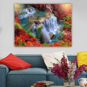 Begränsad tid Canvastavla 70x100 cm - Vacker vattenfallsscen omgiven av färgglada höstlöv - Inredning & dekor