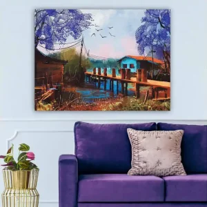 Sänkt pris Canvastavla 70x100 cm - Idyllisk landskapsmålning med en brygga som sträcker sig över en stilla vattenyta, omgiven av färgglada hus och träd i lila nyanser - Inredning & dekor