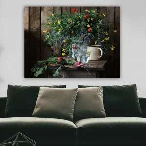Billigare Canvastavla 70x100 cm - Vacker bukett med färgglada blommor i en glasvas på ett träbord - Inredning & dekor