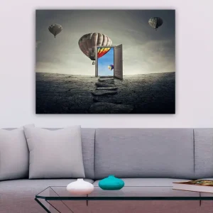 Canvastavla 70x100 cm - Öppen dörr som leder till en färgglad himmel med varmluftsballonger som svävar över en karg landskap - Inredning & dekor Beställ idag