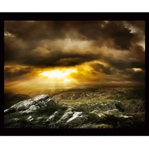 Trygg betalning Inramad Canvastavla i trä - 41x56 cm - Dramatiskt landskap med solstrålar som bryter genom molnen - Inredning & dekor