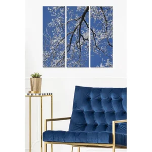 Begränsat antal Canvastavla i trä 3-delar 50x70 cm - Vinterlandskap med frostiga grenar mot en klar blå himmel - Inredning & dekor