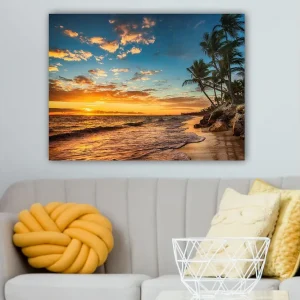 Bästa pris Canvastavla 70x100 cm - Vacker solnedgång vid en strand med palmer och mjuka vågor som rullar in mot sanden - Inredning & dekor