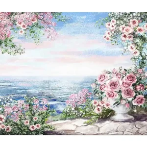 Begränsat erbjudande Canvastavla 70x100 cm - Vacker blomsterrabatt med en stor vas fylld med rosor, som står vid en havsutsikt under en klar himmel - Inredning & dekor