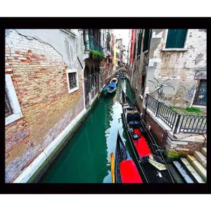 Begränsad tid Inramad Canvastavla i trä - 41x56 cm - Vacker kanal med gondoler i Venedig - Inredning & dekor