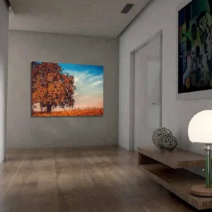 Sista chansen Canvastavla 70x100 cm - Stor, orange trädkrona i höstfärger mot en klarblå himmel - Inredning & dekor