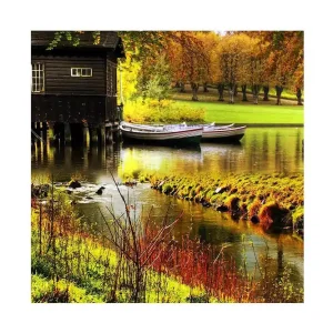 Canvastavla 45x45 cm - Båtar vid en stilla sjö omgiven av höstfärger Grön / Orange / Brun - Inredning Populär