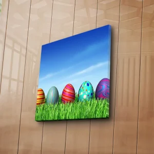 Canvastavla 45x45 cm - Färgglada påskägg i grön gräsmatta Grön / Blå / Röd - Inredning Expressleverans