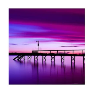 Utförsäljning Canvastavla 45x45 cm - Vacker brygga vid solnedgång med färgsprakande himmel Lila / Rosa / Blå - Inredning