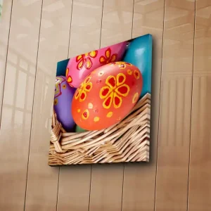 Säker betalning Canvastavla 45x45 cm - Färgglada påskägg i en korg Orange / Lila / Grön - Inredning