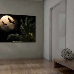 Canvastavla 70x100 cm - Två fåglar som flyger mot en stor måne över en palmliknande växt - Inredning & dekor Fri frakt