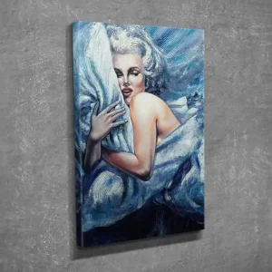 Liten Canvastavla 30x40 cm - Sensuell kvinna som omfamnar en mjuk kudde Blå / Vit / Svart - Inredning Reapris