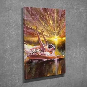 Trygg betalning Liten Canvastavla 30x40 cm - Ballerina i en dynamisk pose med strålar av ljus som omger henne Guld / Rosa / Brun - Inredning