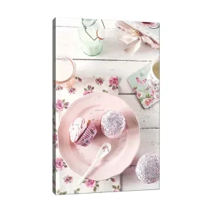 Canvastavla 70x100 cm - Söt dukning med cupcakes på en rosa tallrik - Inredning & dekor I lager