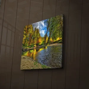 Canvastavla med LED-belysning 28x28 cm - Vacker höstlandskap med färgglada träd vid en spegelblanka flod Grön / Orange / Blå - Inredning Kundfavorit