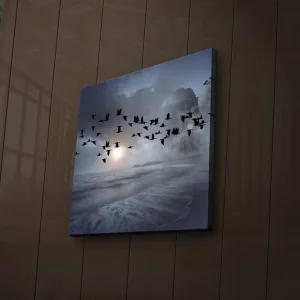 Fynd Canvastavla med LED-belysning 28x28 cm - Flock av fåglar som flyger över en dimmig havslandskap Mörkblå / Grå / Vit - Inredning