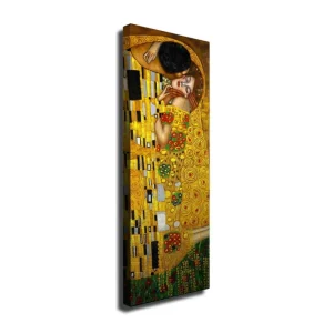 Rabatt Canvastavla 30x80 cm - Känslosam omfamning mellan två älskande Guld / Grön / Röd - Inredning