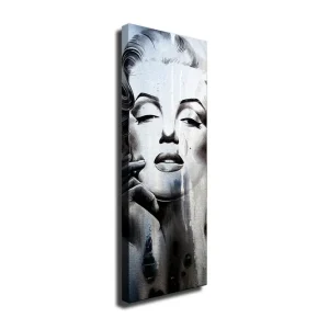 Handla nu Canvastavla 30x80 cm - Porträtt av en kvinna med en mystisk och drömlik uttryck Svart / Vitt / Grått - Inredning