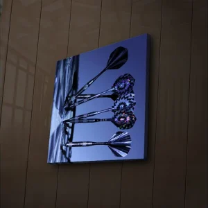 Beställ idag Canvastavla med LED-belysning 40x40 cm - Dartpilar i en stiliserad komposition Mörkblå / Svart / Silver - Inredning