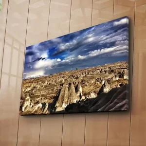 Canvastavla 70x45 cm - Storslagen landskap med dramatiska klippor och en vidsträckt himmel Grå / Blå / Beige - Inredning Utförsäljning