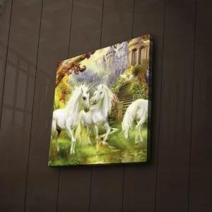 Canvastavla med LED-belysning 40x40 cm - Tre vita enhörningar i en magisk skogsmiljö Vitt / Grönt / Gult - Inredning Kundfavorit