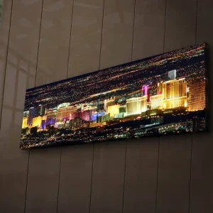 Fynd Canvastavla med LED-belysning 30x90 cm - Ljusfull vy av Las Vegas skyline på natten Guld / Lila / Blå - Inredning