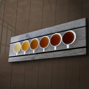 Bästa pris Canvastavla med LED-belysning 30x90 cm - Rad av kaffekoppar med olika nyanser av dryck Ljusgul / Brun / Orange - Inredning