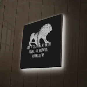 Reapris Canvastavla med LED-belysning 40x40 cm - Vit lejonfigur mot svart bakgrund med inspirerande text Vit / Svart - Inredning