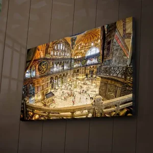 Fri frakt Canvastavla med LED-belysning 45x70 cm - Storslagen interiör av en historisk byggnad med detaljerad arkitektur och människor i rörelse Guld / Brunt / Blått - Inredning