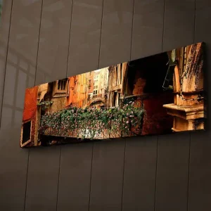 Canvastavla med LED-belysning 30x90 cm - Charmig balkong med blommor i en venetiansk gränd Terrakotta / Grön / Rosa - Inredning Fri frakt