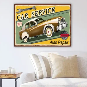Canvastavla 70x100 cm - Vintage bil i rörelse med en retro stil, omgiven av text och verktygssymboler - Inredning & dekor Köp online