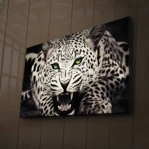 Canvastavla med LED-belysning 45x70 cm - Vild leopard med intensiv blick och öppet gap Vit / Svart / Grön - Inredning Snabb leverans
