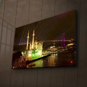 Canvastavla med LED-belysning 45x70 cm - Nattlig stadsbild med en upplyst moské och broar Grön / Lila / Gul - Inredning Billig