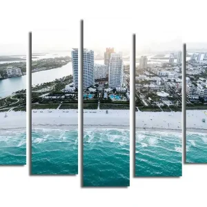 Stor Canvastavla i 5 delar 105x70 cm - Panoramavy över en kuststad med höga byggnader och strandlinje Turkos / Vit / Grå - Inredning Nedsatt pris