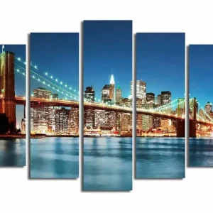 Stor Canvastavla i 5 delar 105x70 cm - Storslagen vy över Brooklyn Bridge med en ljus stadssilhuett i bakgrunden Mörkblå / Guld / Grön - Inredning Kampanjpris