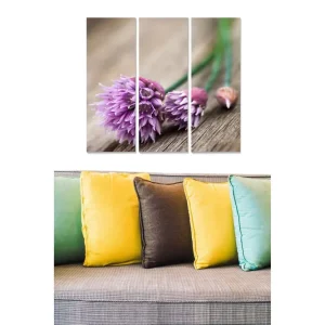 Sänkt pris Canvastavla i trä 3-delar 50x70 cm - Lila blommor med gröna stjälkar på en träyta - Inredning & dekor