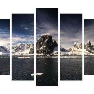 Sista chansen Stor Canvastavla i 5 delar 105x70 cm - Imponerande fjälllandskap med snöklädda toppar och spegelblanka vattenytor Vit / Mörkblå / Grå - Inredning
