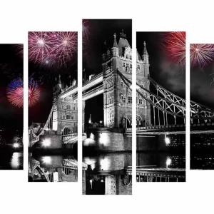 Stor Canvastavla i 5 delar 105x70 cm - Fyrverkeri över Tower Bridge i London Svart / Röd / Blå - Inredning Outlet