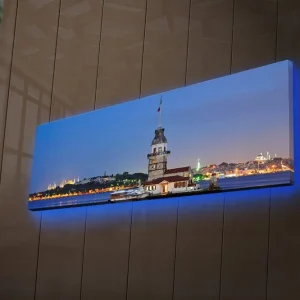 Outlet Canvastavla med LED-belysning 30x90 cm - Utsikt över en historisk fyr vid havet i skymningstimmen Blå / Vit / Grå - Inredning