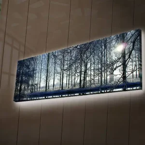 Canvastavla med LED-belysning 30x90 cm - Vinterlandskap med snöklädda träd och en svag solstråle Blå / Vit / Grå - Inredning risnedsättning