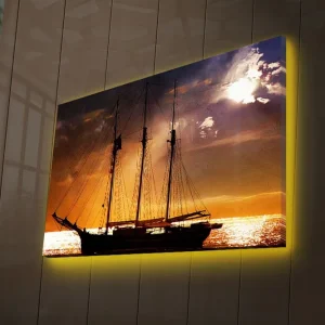 Canvastavla med LED-belysning 45x70 cm - Segelbåt mot en solnedgång över havet Orange / Svart / Guld - Inredning Begränsad tid