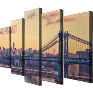 Rabatt Stor Canvastavla i 5 delar 105x70 cm - Stadssilhuett med Manhattan-bryggan i solnedgången Guld / Blå / Grå - Inredning