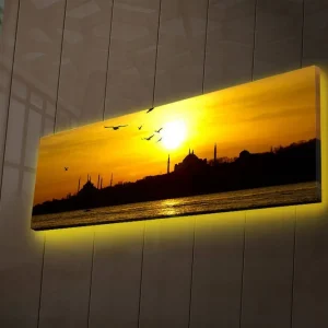 Snabb frakt Canvastavla med LED-belysning 30x90 cm - Solnedgång över en stadssilhuett med fåglar i flykt Guld / Svart / Orange - Inredning