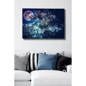Canvastavla 70x100 cm - Stjärnklar natt med en stor måne som lyser genom trädens grenar - Inredning & dekor Fynd